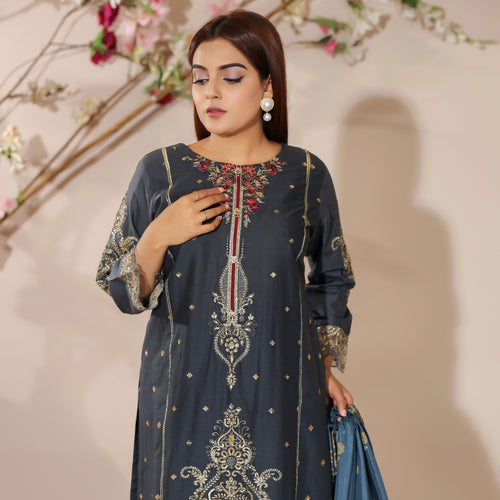 DE-25: Opulent Embroidered Elegance