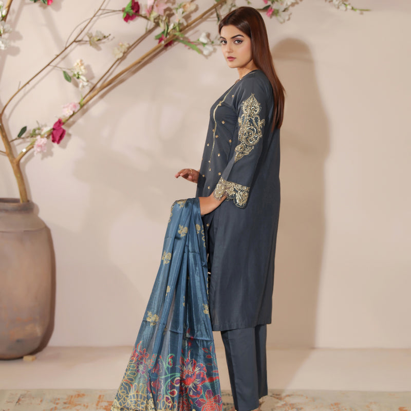 DE-25: Opulent Embroidered Elegance